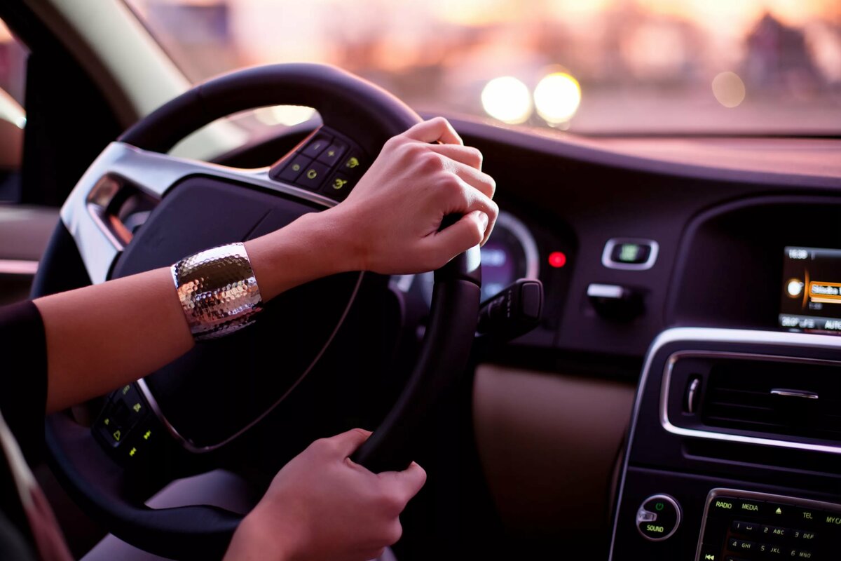 ما هي المهن المسموح لها باستخراج رخصة قيادة كويتية
