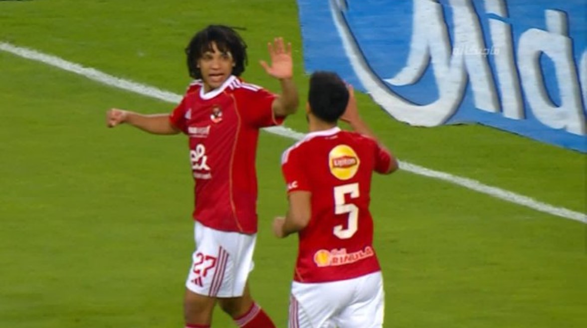 الأهلي يتقدم على سموحة في شوط أول مثير بالدوري