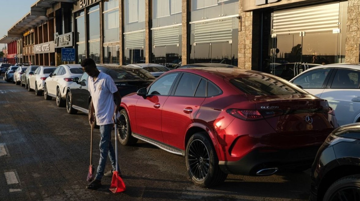 الجمارك تكشف عن رقم مفزع لعدد سيارات المعاقين المحتجزة وأسباب تأخر الإفراج لا تزال مجهولة