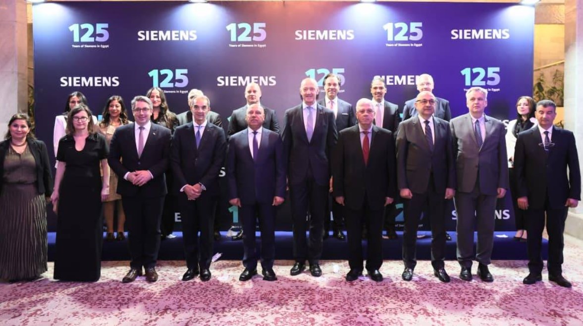 وزير الاتصالات يكشف عن تكلفة تطوير خدمات الإنترنت التي تقدر بـ 6 مليارات دولار لتعزيز الاتصال في البلاد